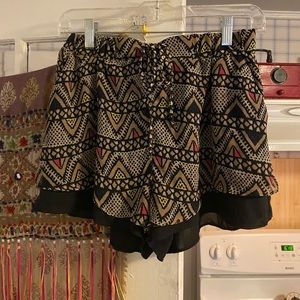 BCBGeneration flowy boho printed shorts size small